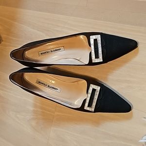 Manolo Blahnik size 39 Black linen/silk kitten heels